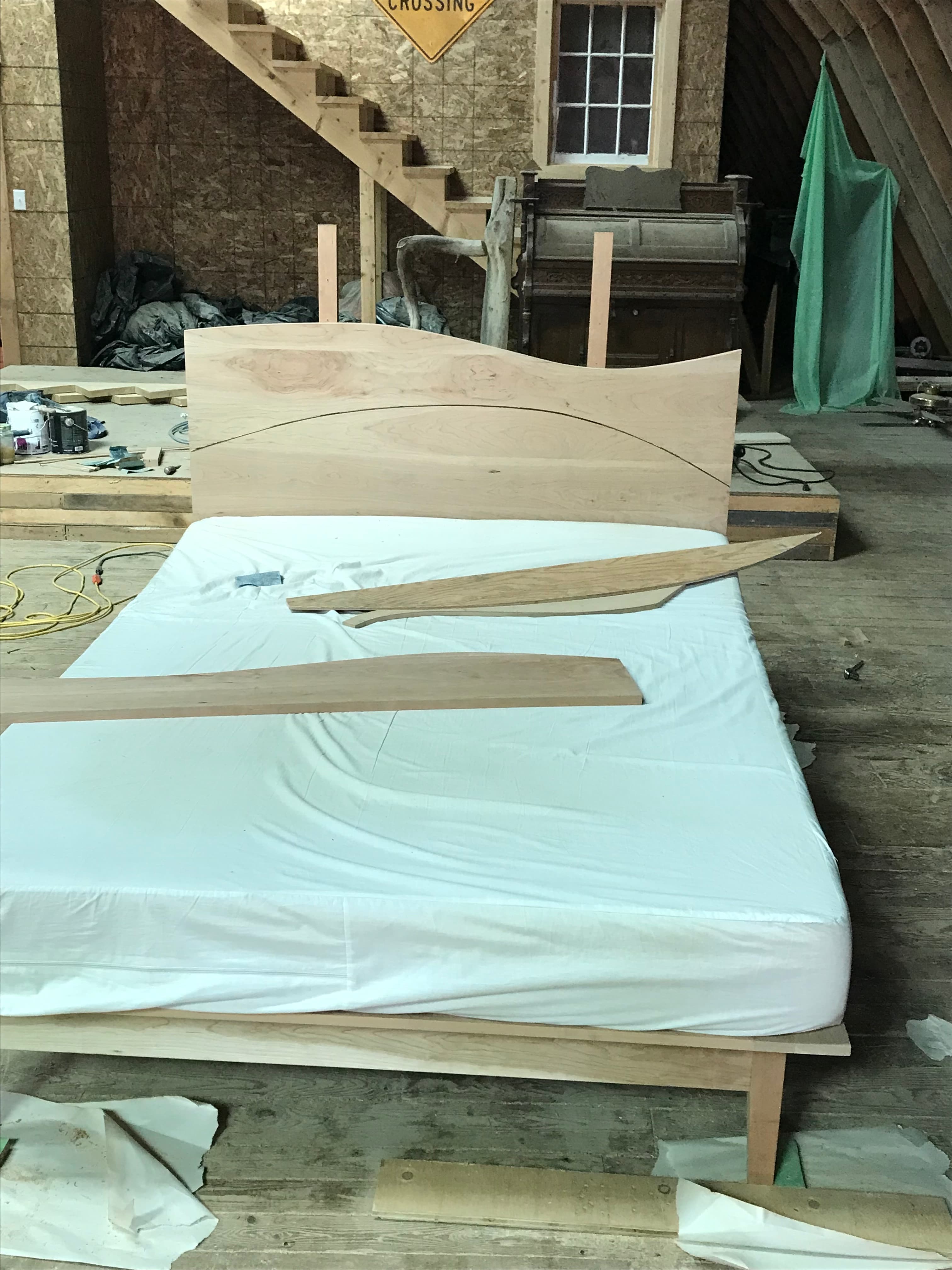 Platform Queen Size Bed — Thumbnail 4