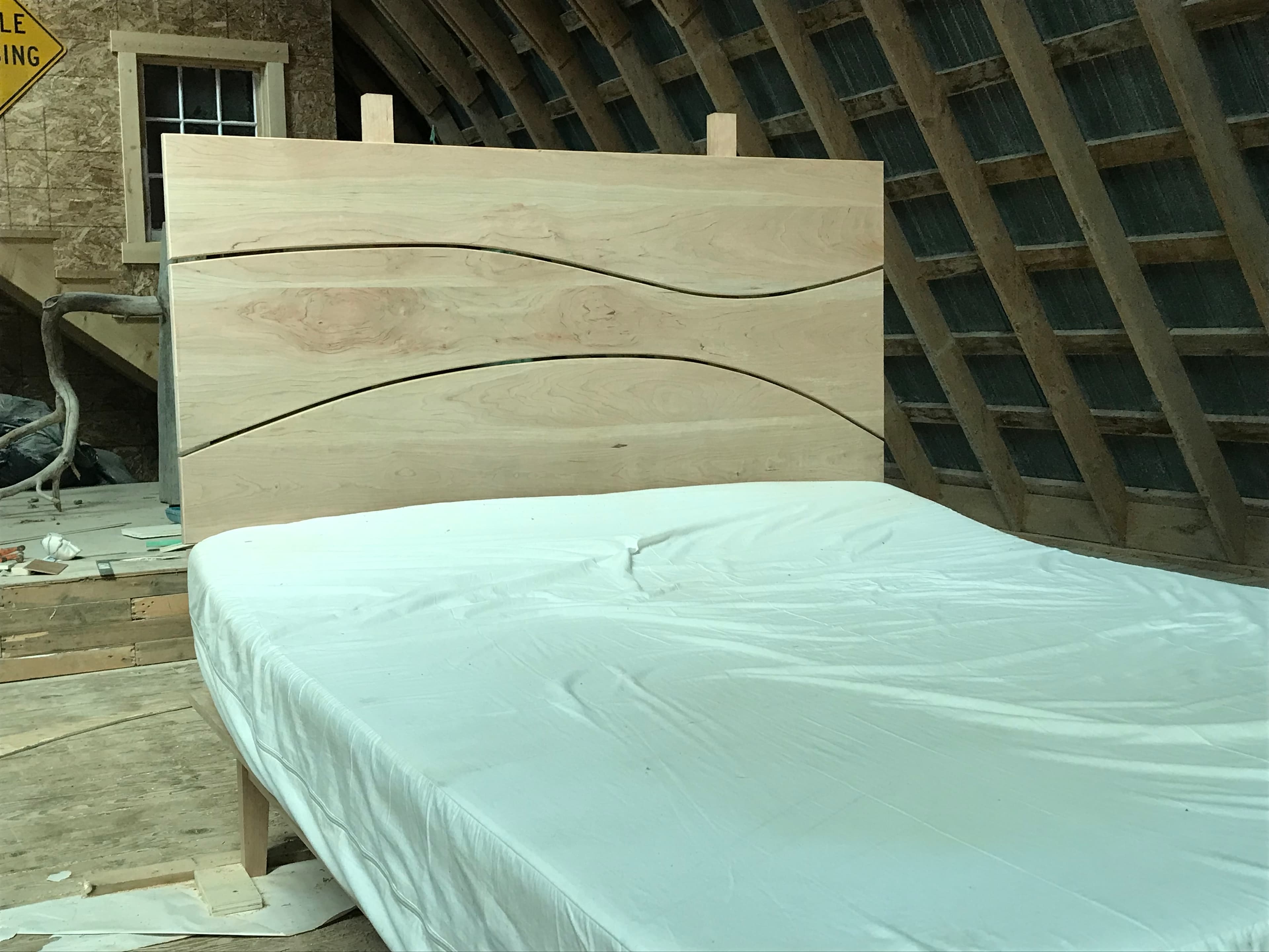 Platform Queen Size Bed — Thumbnail 6